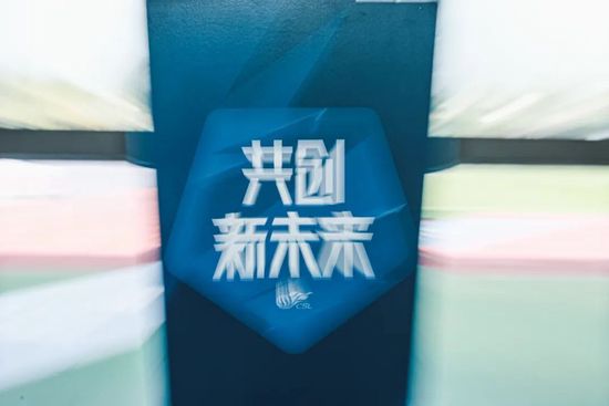 据米兰跟队记者隆戈报道，米兰小将西米奇本轮将首发出战弗洛西诺内。